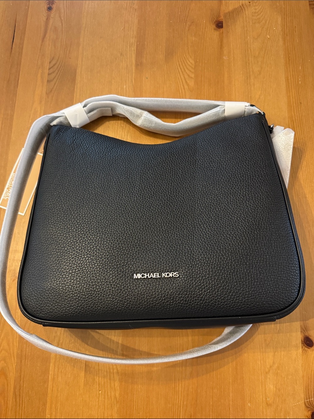 NWT! Michael Kors Nayla Black Pebbled Leather Messenger Bag